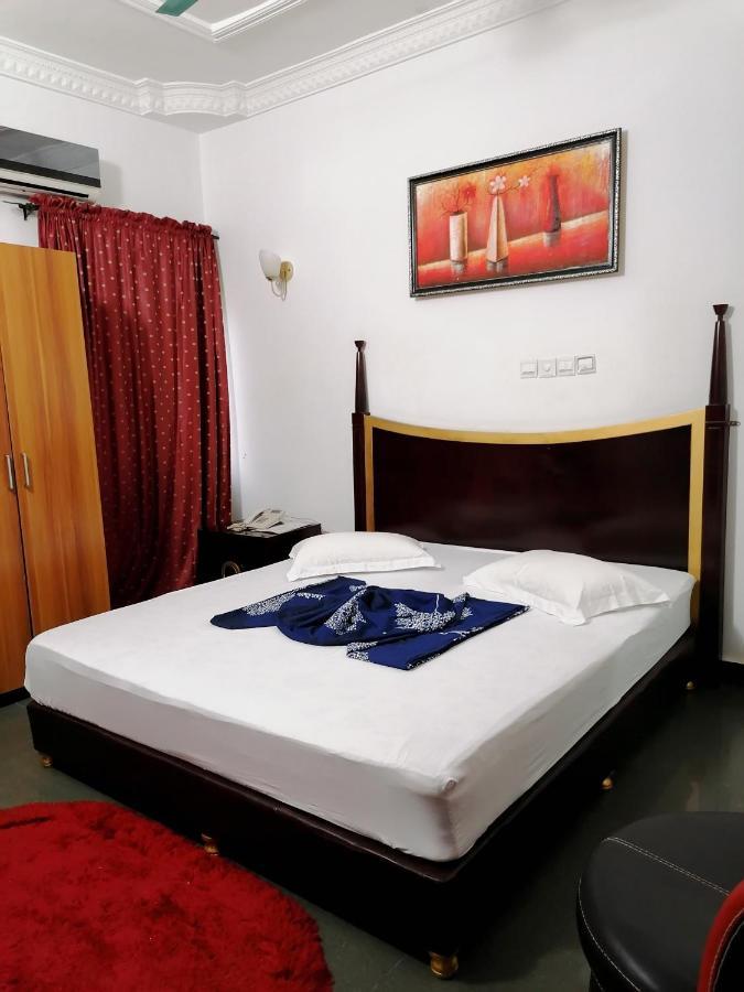 Hotel Residence Jeanne D'Arc โกโตนู ภายนอก รูปภาพ